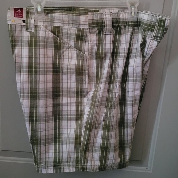 NWT'S Bobbie Brooks ARMY Green & White Plaid Shorts Size 2X - Picture 1 of 3